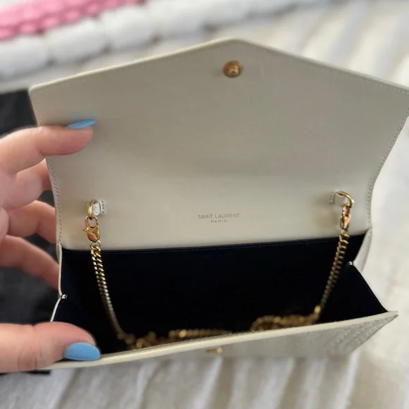 Yves Saint Laurent off white Croc-Embossed Clutch with detachable chain - Picture 5 of 5